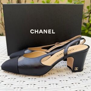 CHANEL CLASSIC CC LOGO BLACK LEATHER SLINGBACK LOW HEELS SLINGBACKS  CAP TOE 39